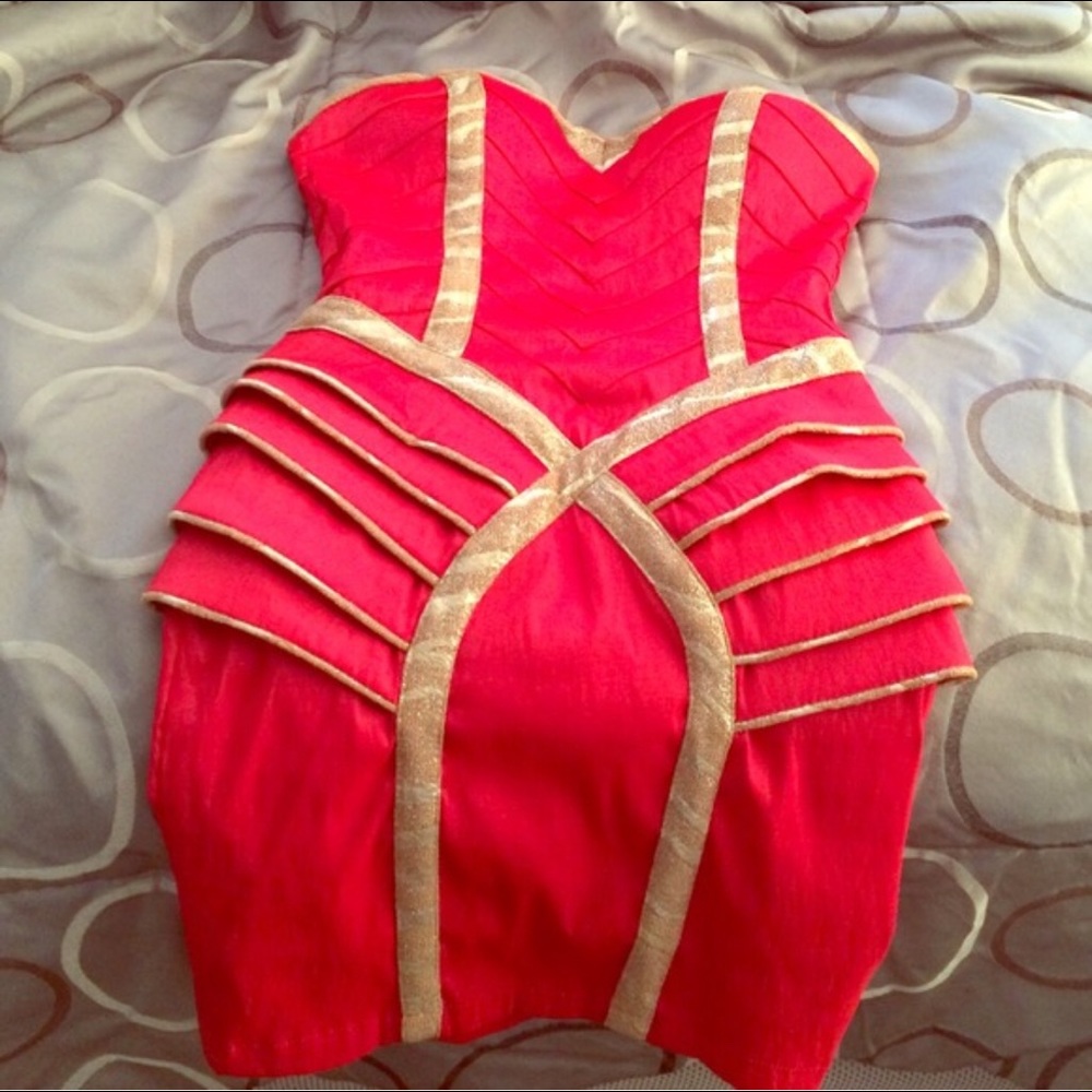 Beautifully designed dress! So flattering 👌💗